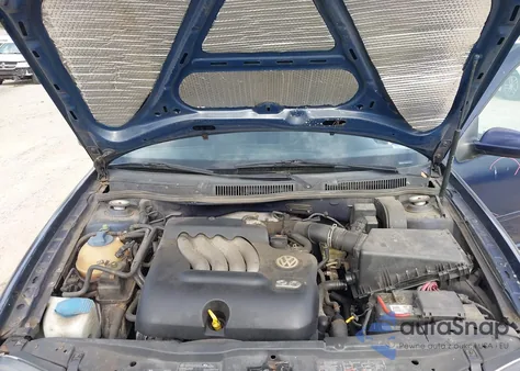 2002 Volkswagen Golf Gls 2.0L from USA, damaged, VIN 9BWGK61J924041067